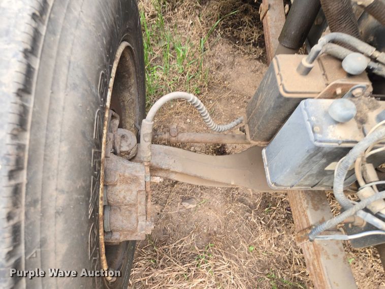 image for item EB1460 1992 Ford F700 dump flatbed truck