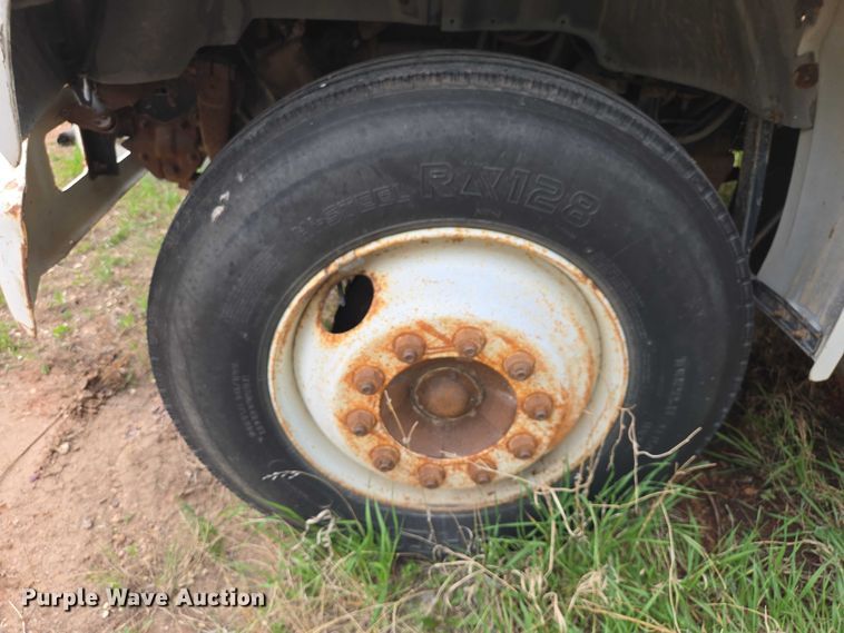 image for item EB1460 1992 Ford F700 dump flatbed truck
