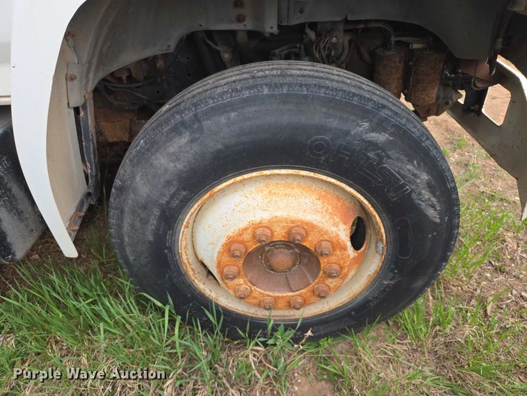 image for item EB1460 1992 Ford F700 dump flatbed truck