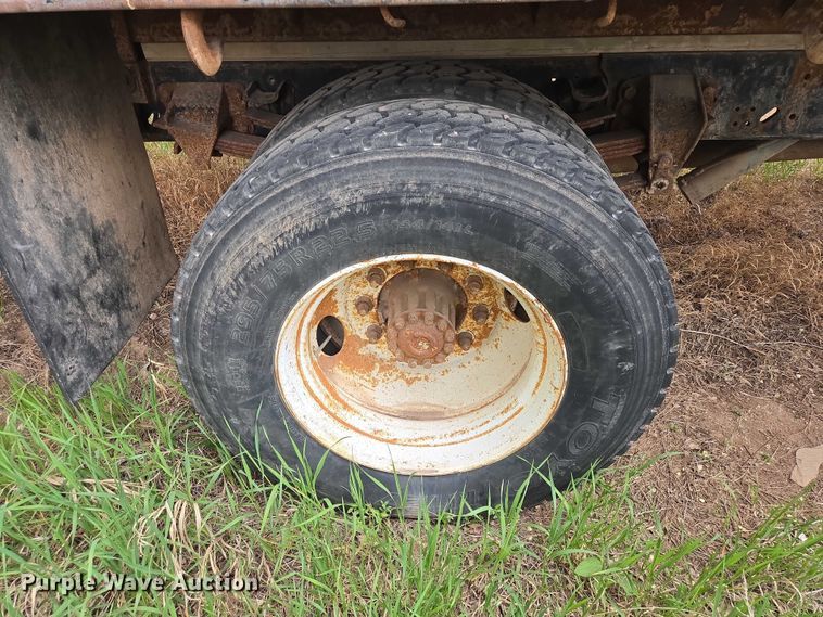 image for item EB1460 1992 Ford F700 dump flatbed truck