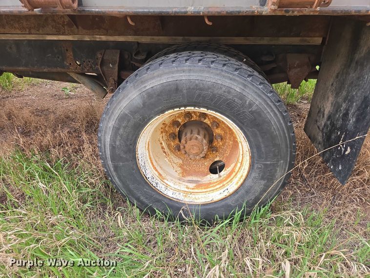 image for item EB1460 1992 Ford F700 dump flatbed truck