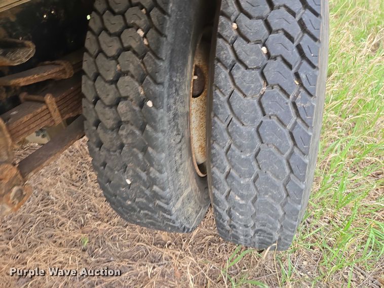 image for item EB1460 1992 Ford F700 dump flatbed truck