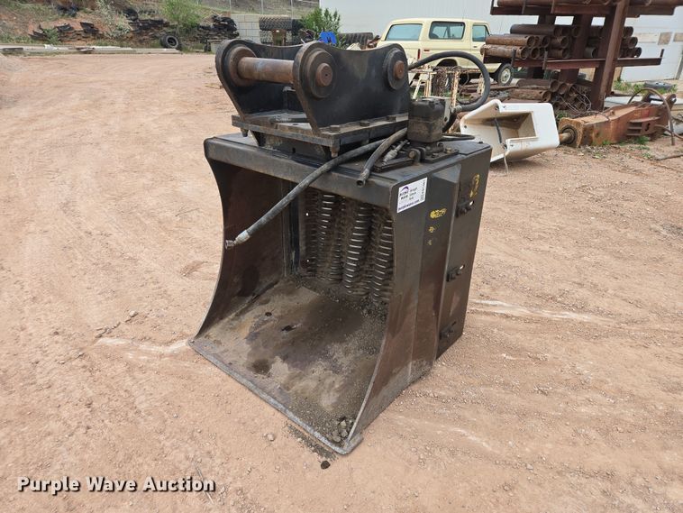 image for item EB1461 2014 B&D Fabricators EX140 screening bucket