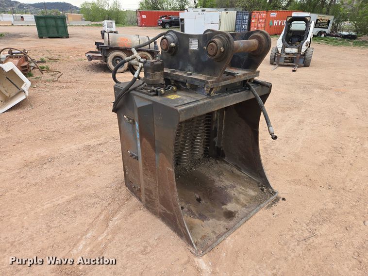image for item EB1461 2014 B&D Fabricators EX140 screening bucket
