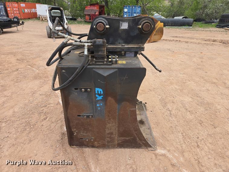 image for item EB1461 2014 B&D Fabricators EX140 screening bucket