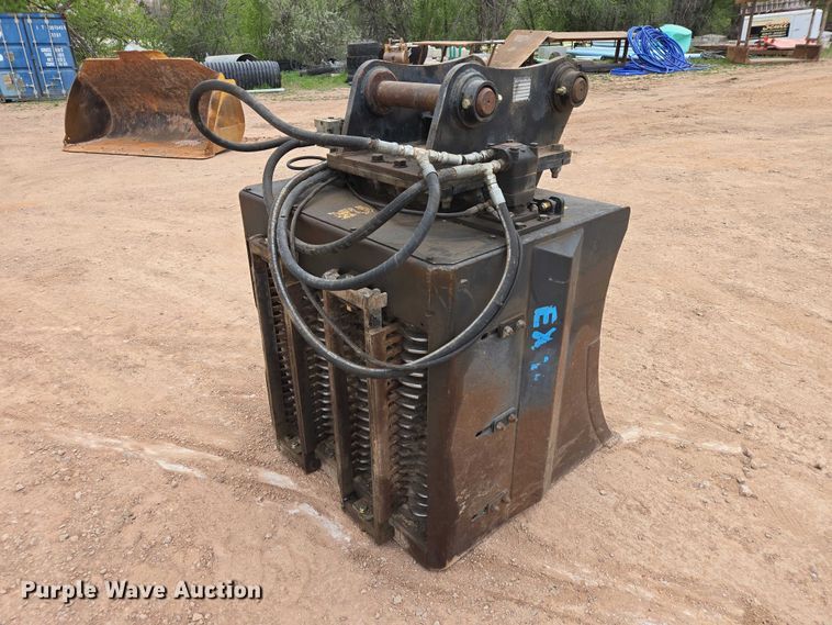 image for item EB1461 2014 B&D Fabricators EX140 screening bucket