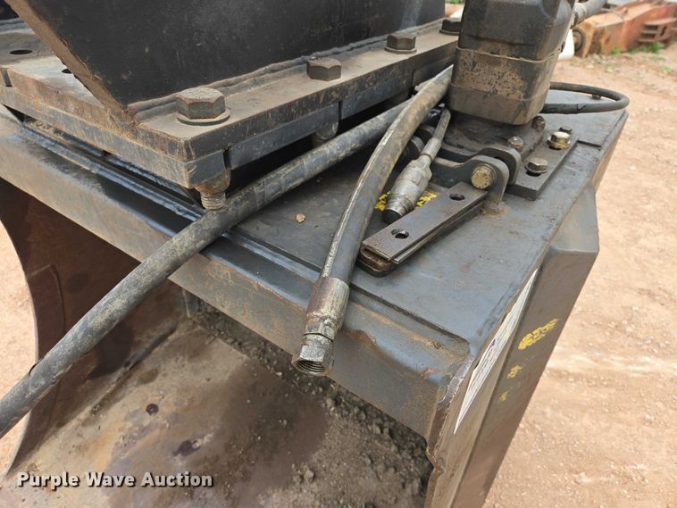 image for item EB1461 2014 B&D Fabricators EX140 screening bucket