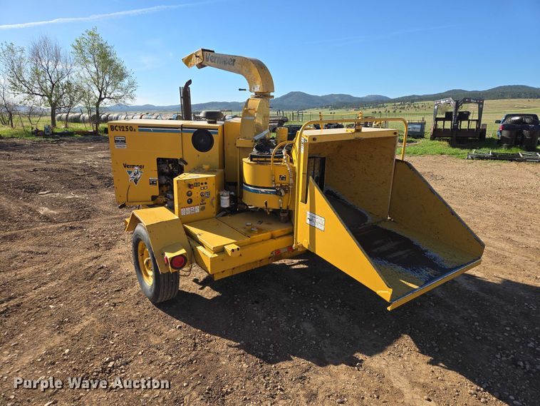 image for item EB1469 1998 Vermeer BC1250A wood chipper