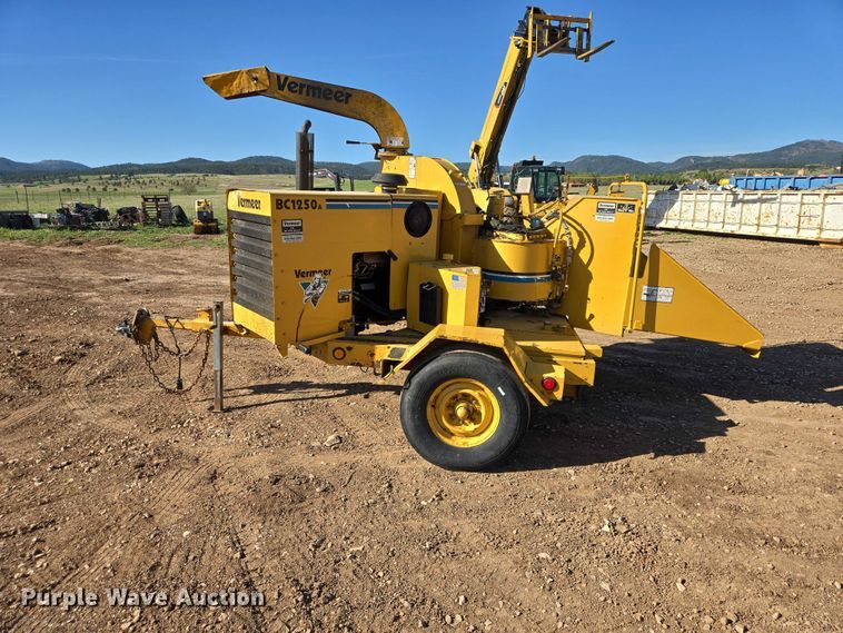 image for item EB1469 1998 Vermeer BC1250A wood chipper
