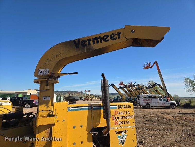 image for item EB1469 1998 Vermeer BC1250A wood chipper