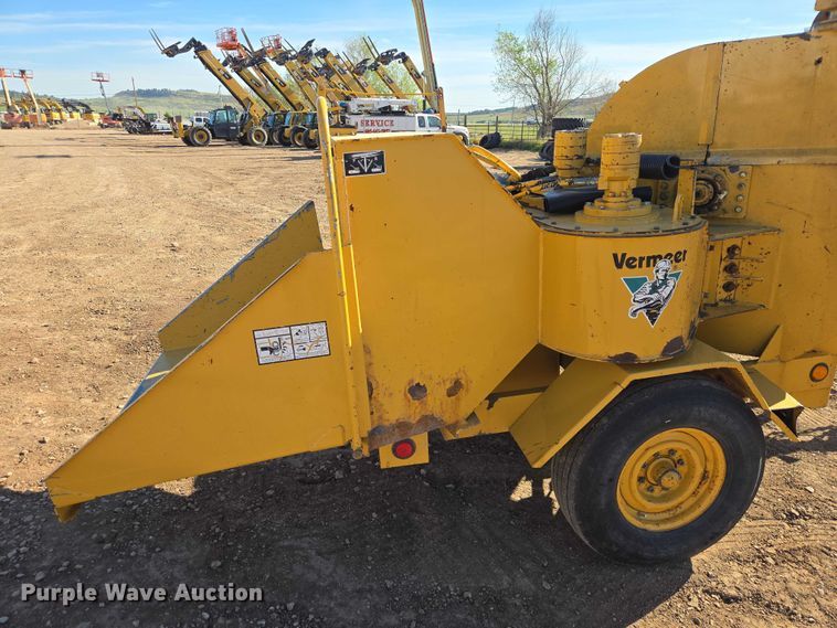 image for item EB1469 1998 Vermeer BC1250A wood chipper