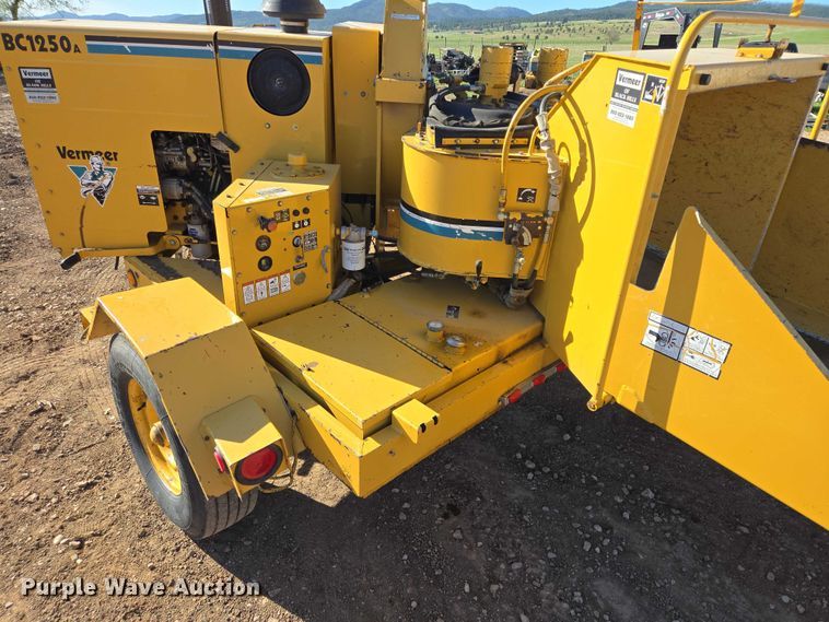 image for item EB1469 1998 Vermeer BC1250A wood chipper