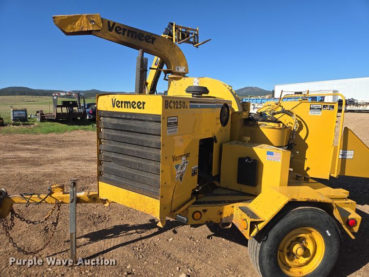 image for item EB1469 1998 Vermeer BC1250A wood chipper