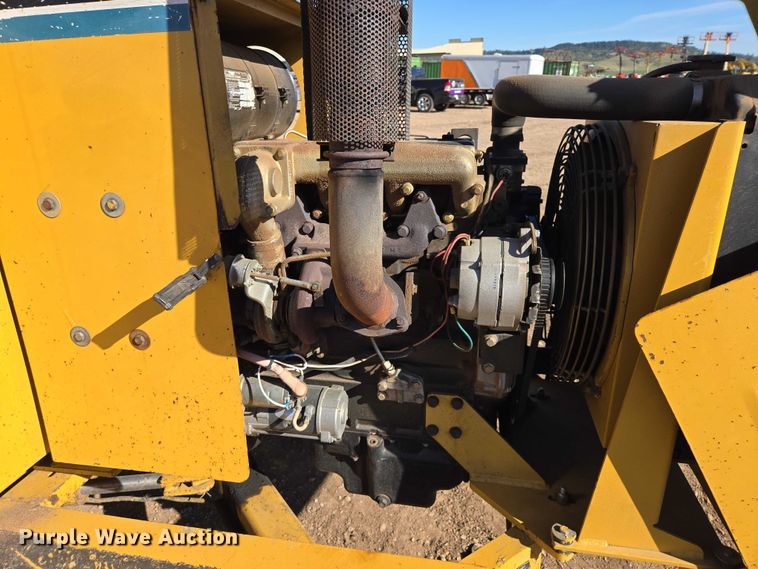image for item EB1469 1998 Vermeer BC1250A wood chipper