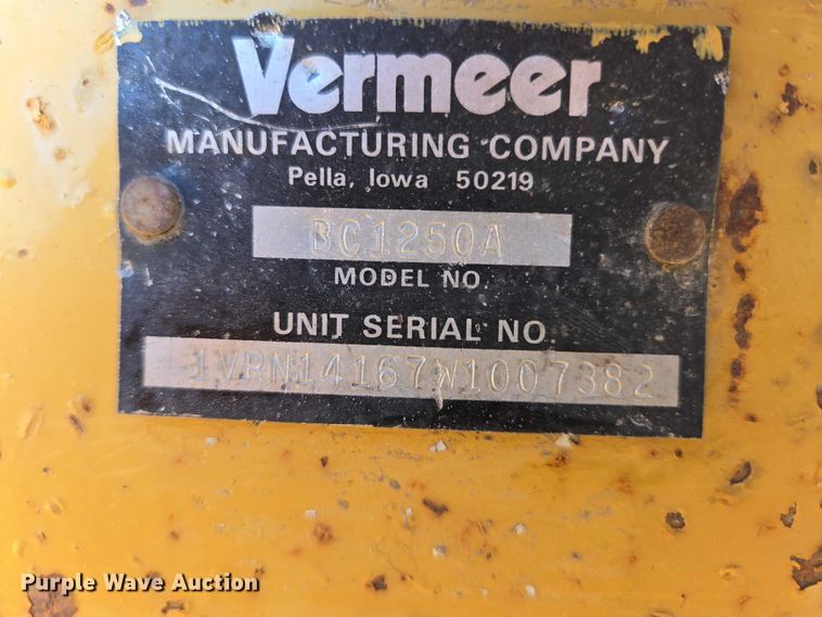 image for item EB1469 1998 Vermeer BC1250A wood chipper