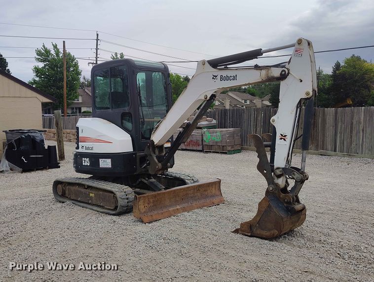 image for item ED0132 2013 Bobcat E35 mini excavator