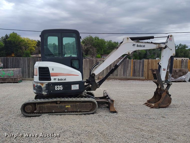 image for item ED0132 2013 Bobcat E35 mini excavator