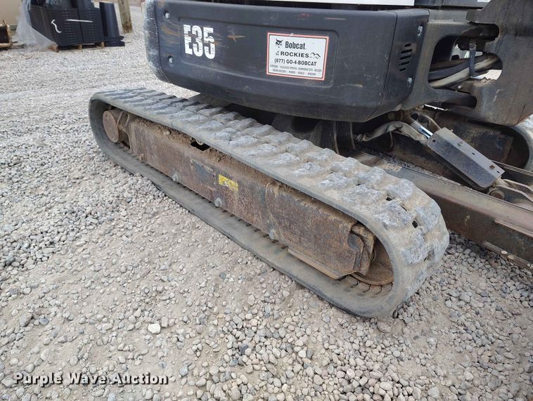 image for item ED0132 2013 Bobcat E35 mini excavator