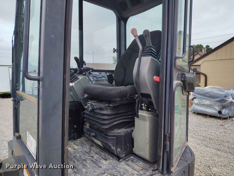 image for item ED0132 2013 Bobcat E35 mini excavator
