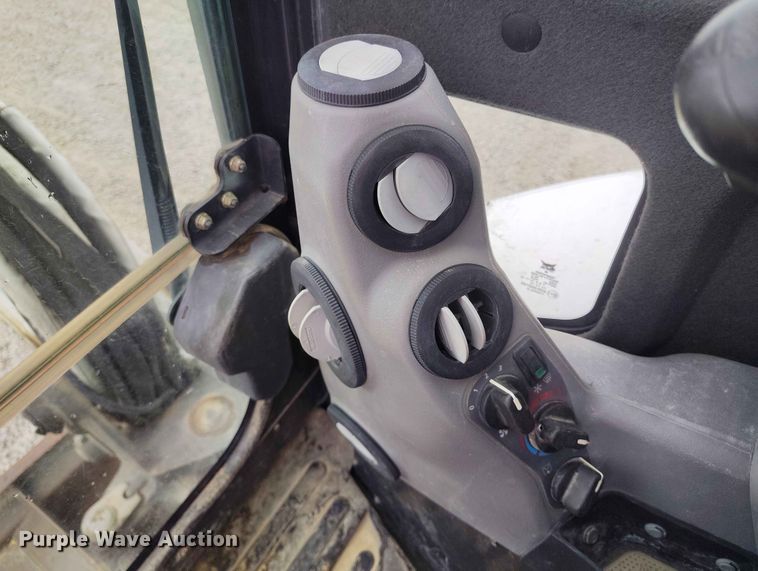 image for item ED0132 2013 Bobcat E35 mini excavator