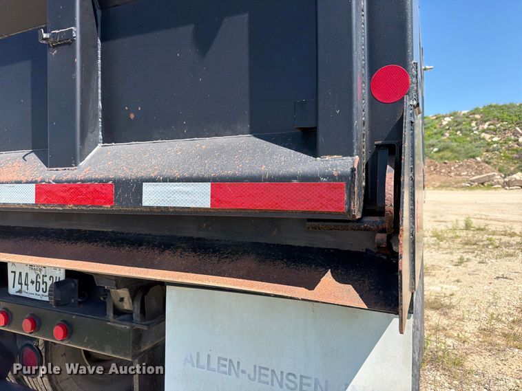 image for item ED5292 2005 Davis end dump pup trailer