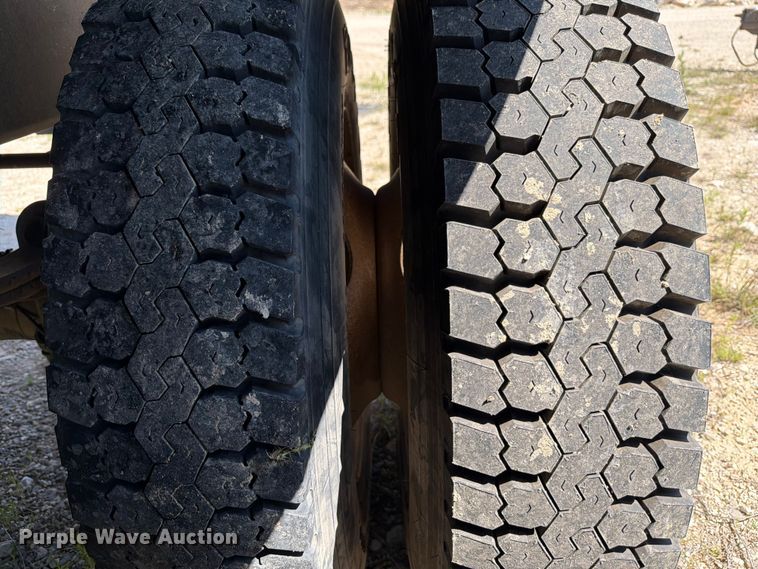 image for item ED5292 2005 Davis end dump pup trailer