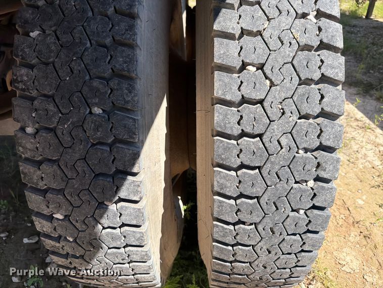 image for item ED5293 2005 Davis end dump pup trailer