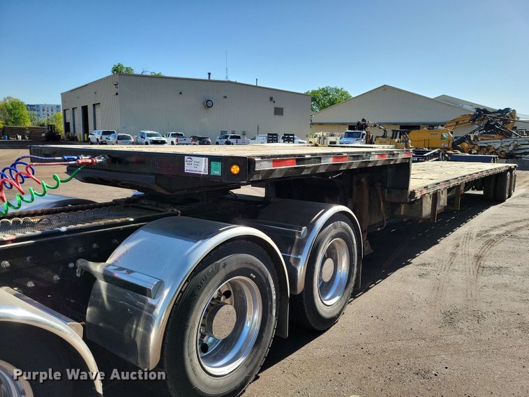 image for item EE1008 2000 Wabash drop deck equipment trailer