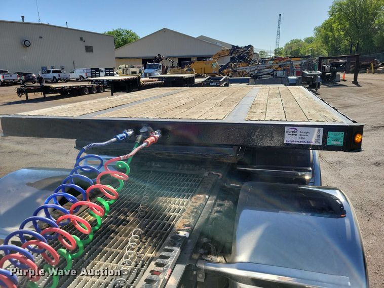 image for item EE1008 2000 Wabash drop deck equipment trailer