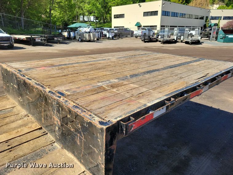 image for item EE1008 2000 Wabash drop deck equipment trailer