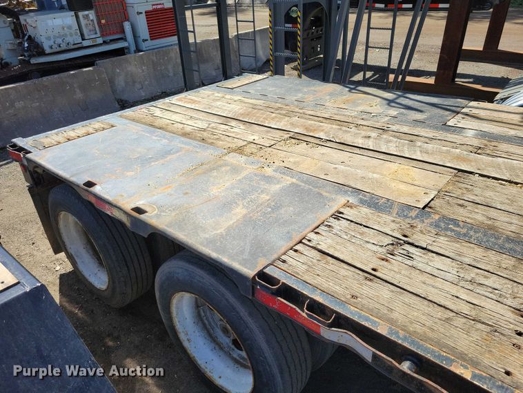 image for item EE1008 2000 Wabash drop deck equipment trailer