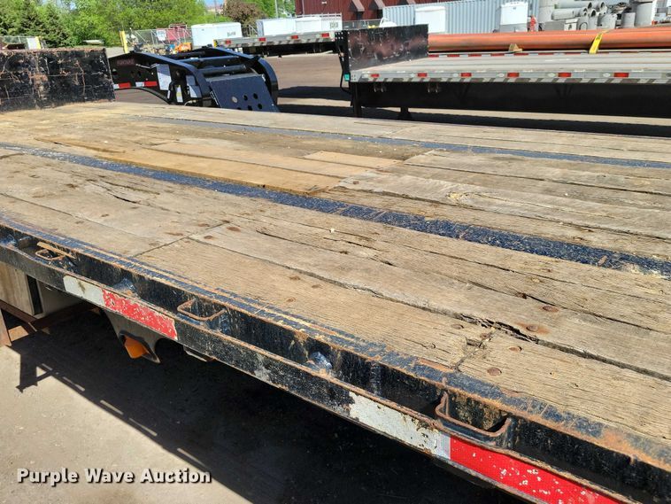 image for item EE1008 2000 Wabash drop deck equipment trailer