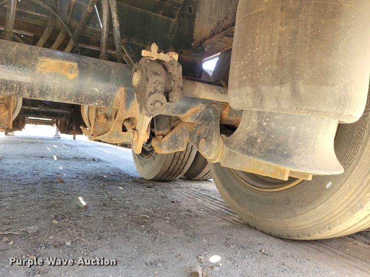 image for item EE1008 2000 Wabash drop deck equipment trailer