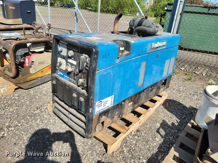 image for item EE1009 Miller Trailblazer 302 Air Pak welder/generator