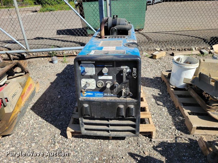 image for item EE1009 Miller Trailblazer 302 Air Pak welder/generator
