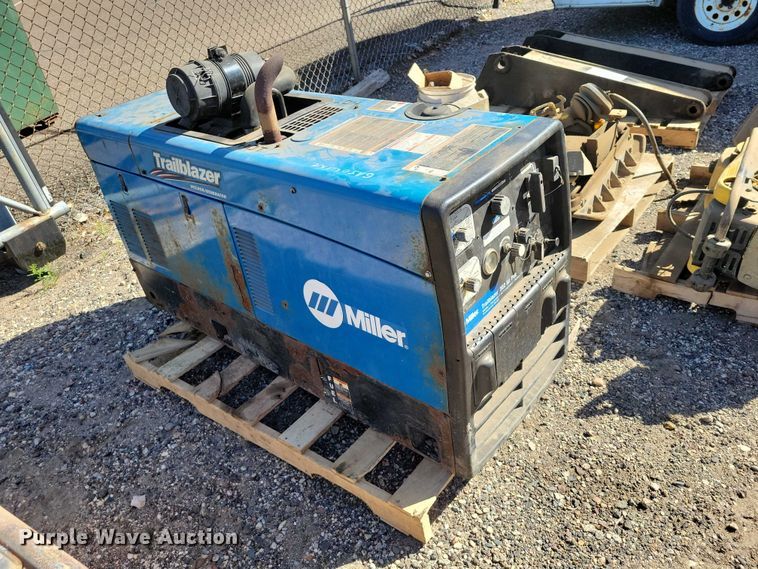 image for item EE1009 Miller Trailblazer 302 Air Pak welder/generator