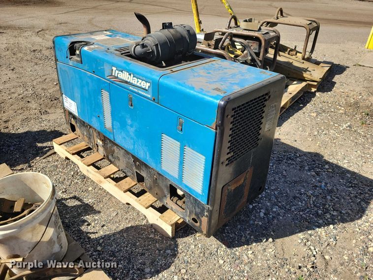 image for item EE1009 Miller Trailblazer 302 Air Pak welder/generator