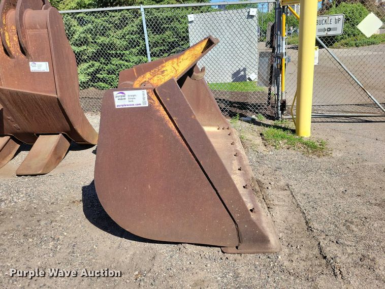 image for item EE1011 Balderson wheel loader bucket