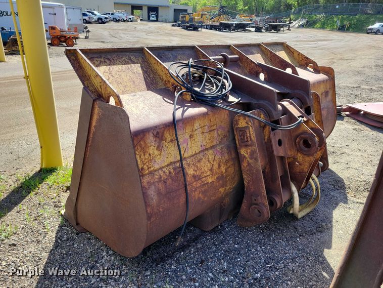 image for item EE1011 Balderson wheel loader bucket