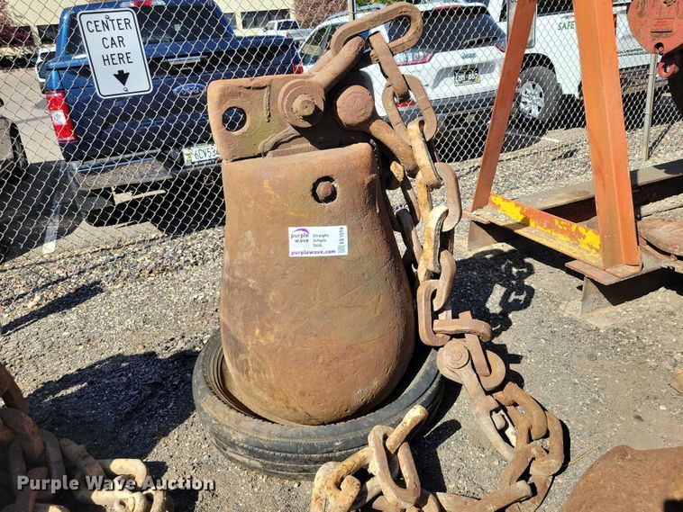 image for item EE1019 Wrecking ball