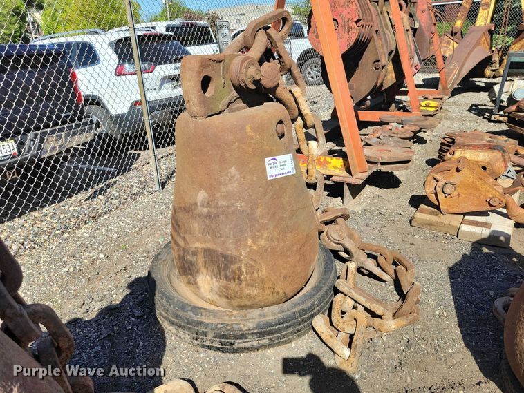 image for item EE1019 Wrecking ball