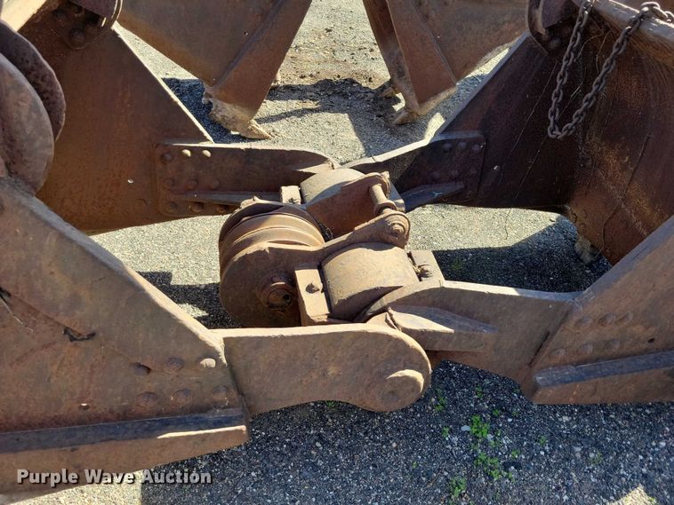 image for item EE1027 (2) Erie clamshell buckets
