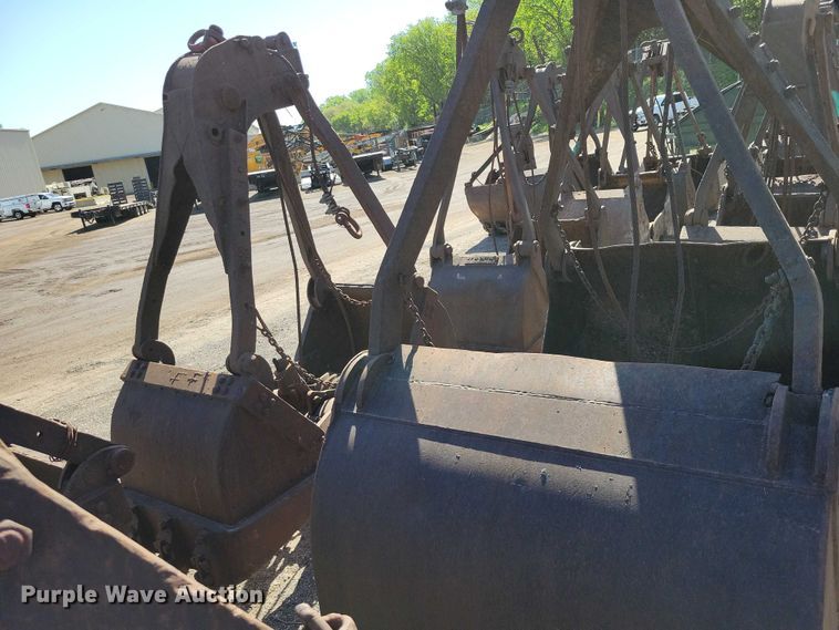 image for item EE1028 (2) Erie clamshell buckets