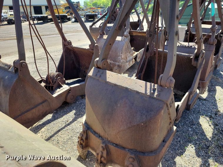 image for item EE1029 (2) Erie clamshell buckets