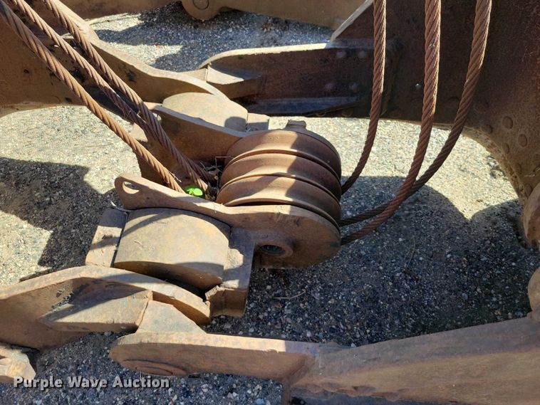 image for item EE1029 (2) Erie clamshell buckets