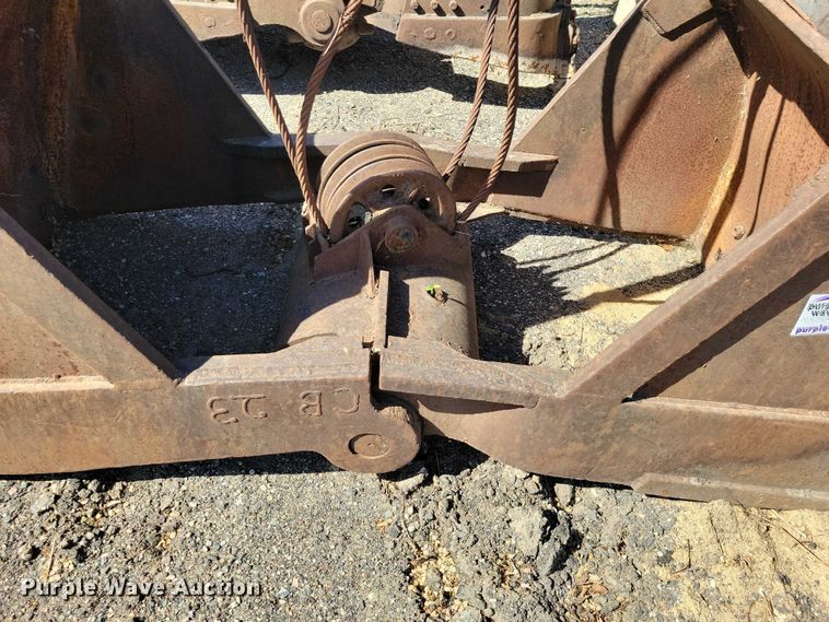 image for item EE1029 (2) Erie clamshell buckets