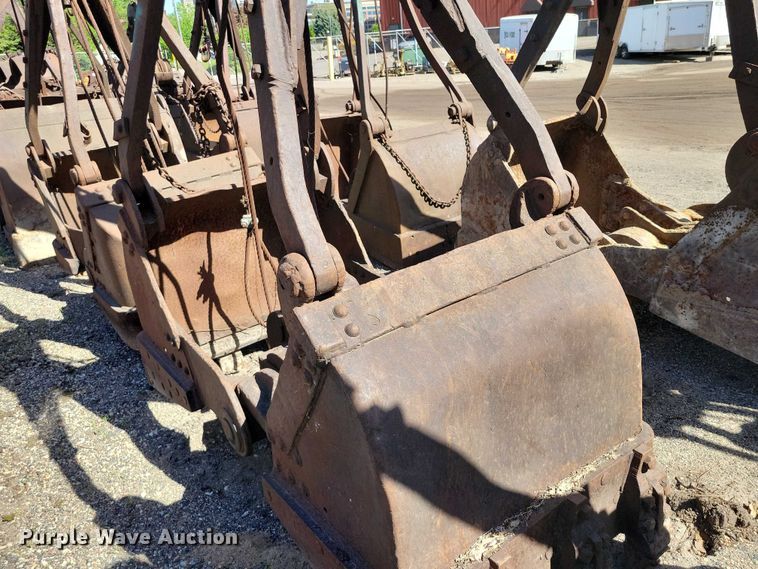 image for item EE1030 (2) Erie clamshell buckets