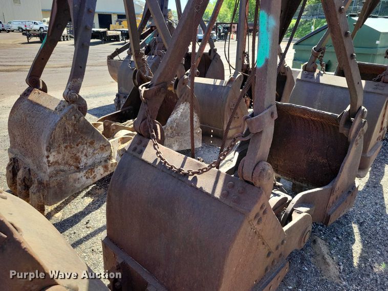 image for item EE1030 (2) Erie clamshell buckets