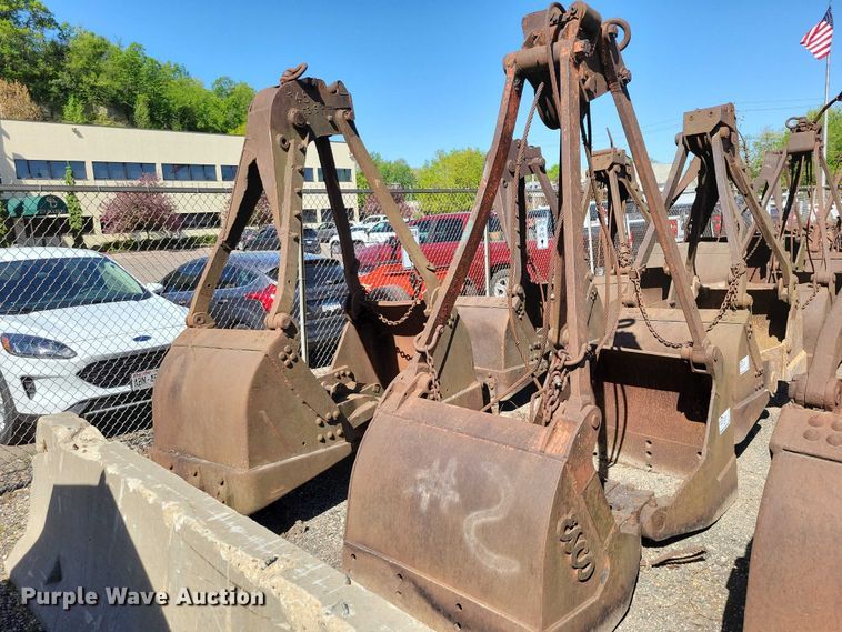 image for item EE1031 (2) Esco clamshell buckets