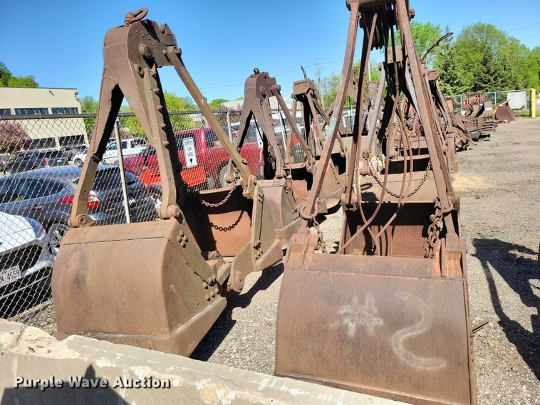 image for item EE1031 (2) Esco clamshell buckets